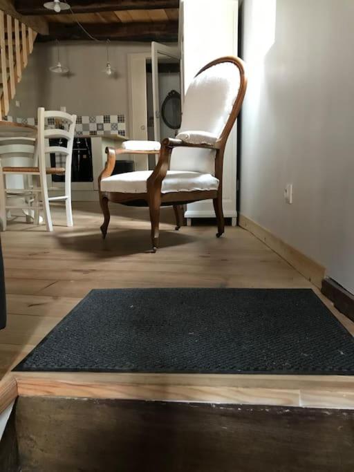 Petite Maison Medievale 帕塞内 外观 照片